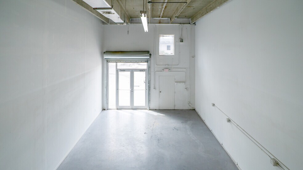 More Photos Of 7101 N Miami Ave, Miami Flex For Lease