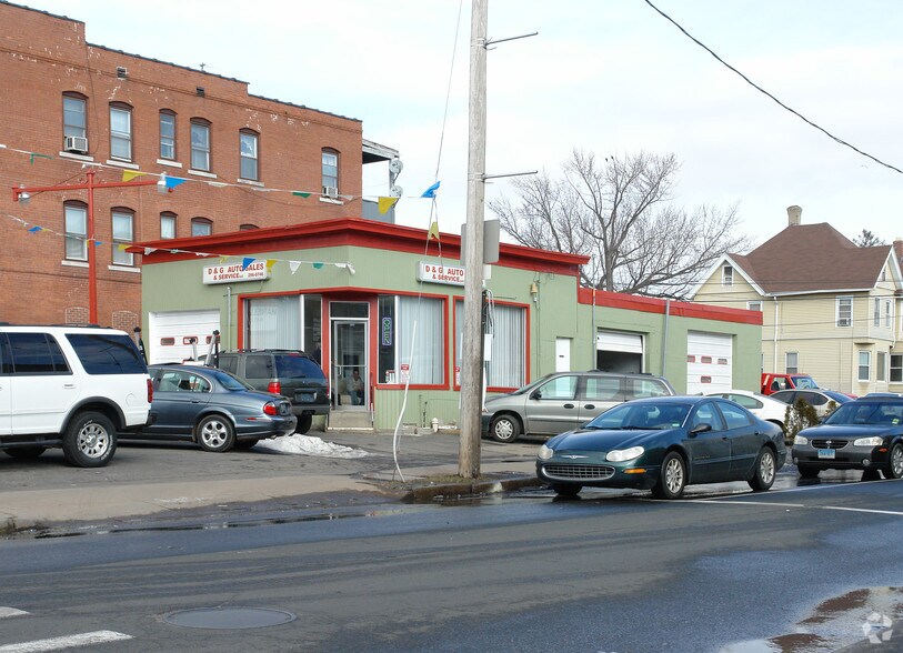 Primary Photo Of 446 Franklin Pl, Hartford Service Station For Sale