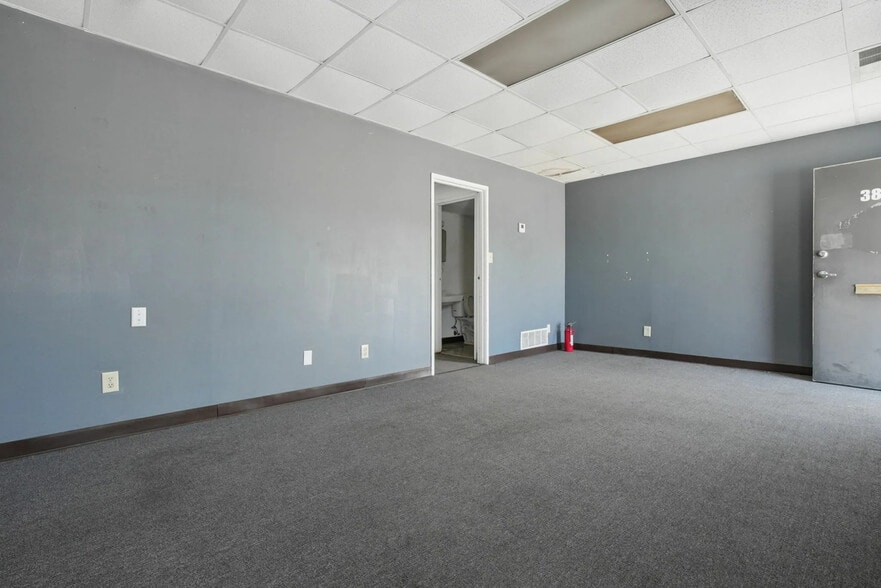 More Photos Of 3723-3871 April Ln, Columbus Light Distribution For Lease