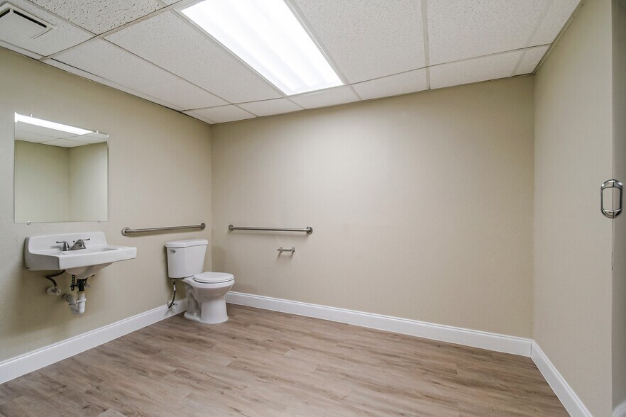 More Photos Of 440 Plumosa Ave, Casselberry Warehouse For Lease