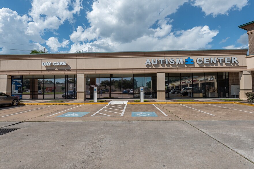 More Photos Of 8604-8686 N Hwy 6, Houston Unknown For Lease