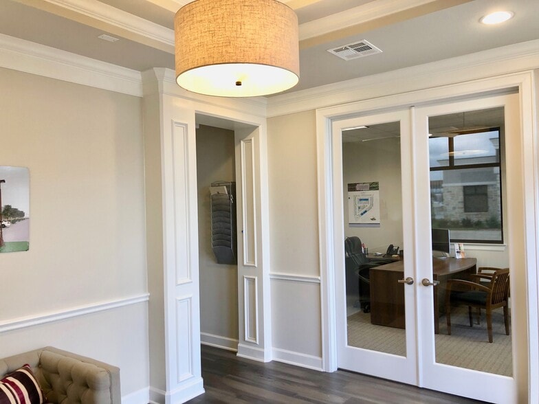 More Photos Of 32731 Egypt Ln, Magnolia Office For Lease