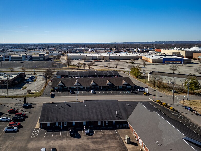 More Photos Of 1444 Horn St, Clarksville Office For Lease