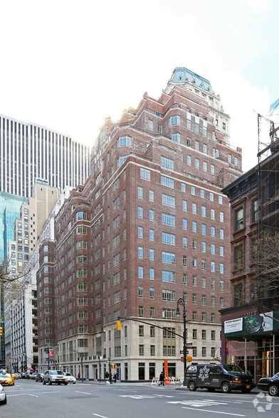 More Photos Of 680 Madison Ave, New York Apartments For Lease