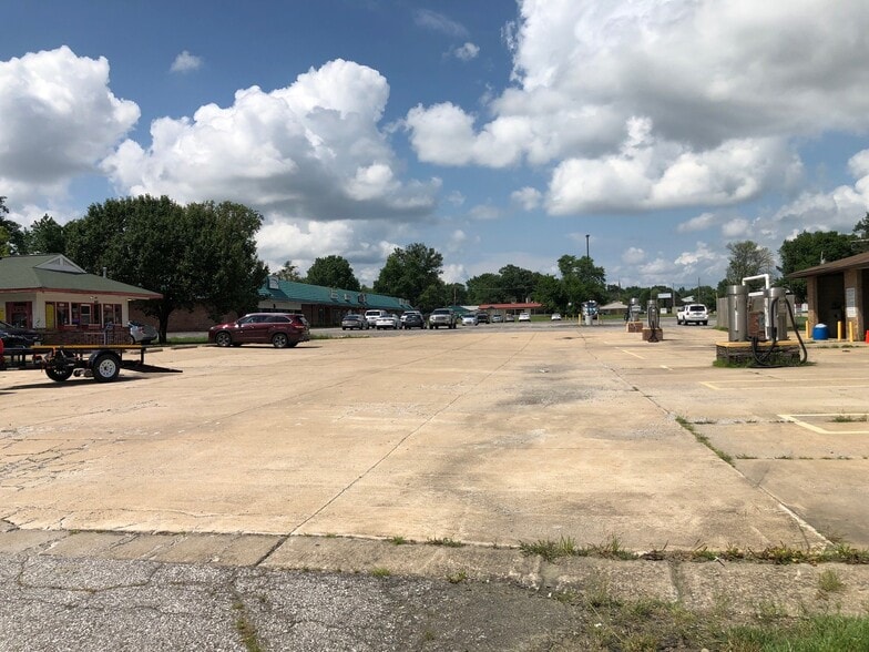 More Photos Of 449 S Church St, Saint Peters Restaurant For Sale