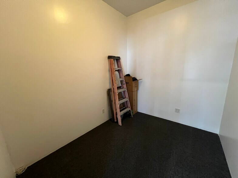 More Photos Of 8109 Foothill Blvd, Sunland Storefront For Sale
