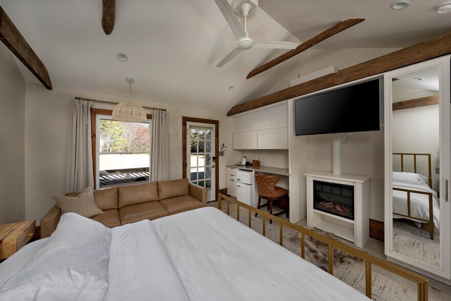 More Photos Of 182 Woodberry Rd Sw, Meadows Of Dan Hotel For Sale