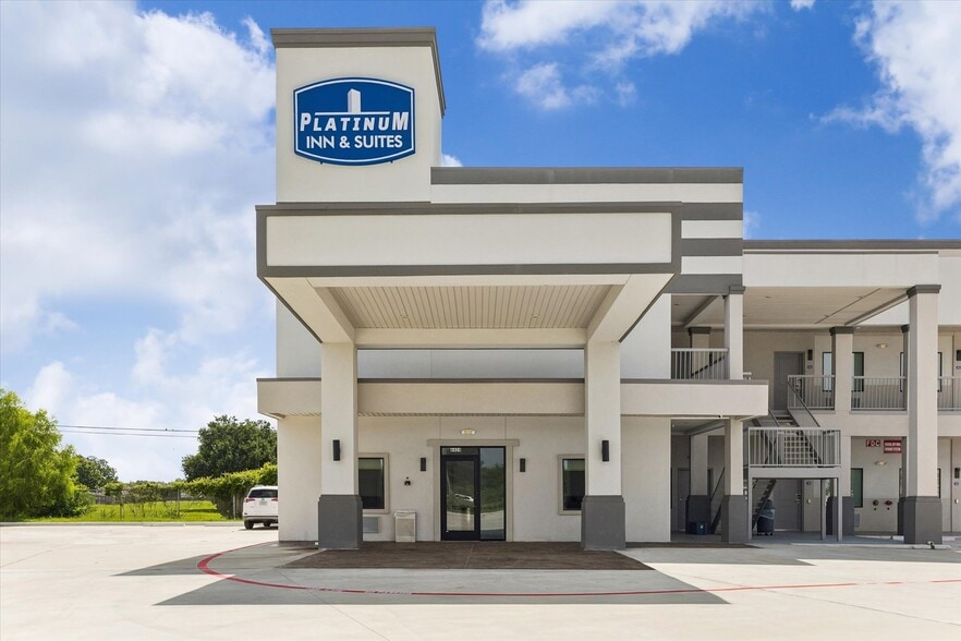 More Photos Of 6424 Queenston Blvd, Houston Hotel For Sale