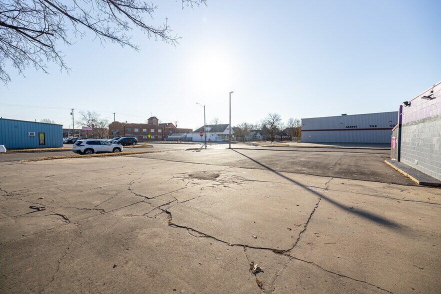 More Photos Of 212 W Harry St, Wichita Bar For Sale