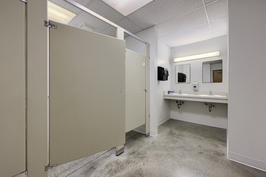 More Photos Of 9 Marietta Ave, Mount Joy Loft Creative Space For Lease