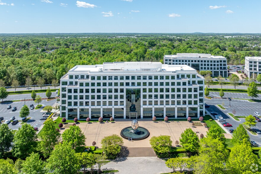 More Photos Of 3701 Arco Corporate Dr, Charlotte Office Residential For Lease