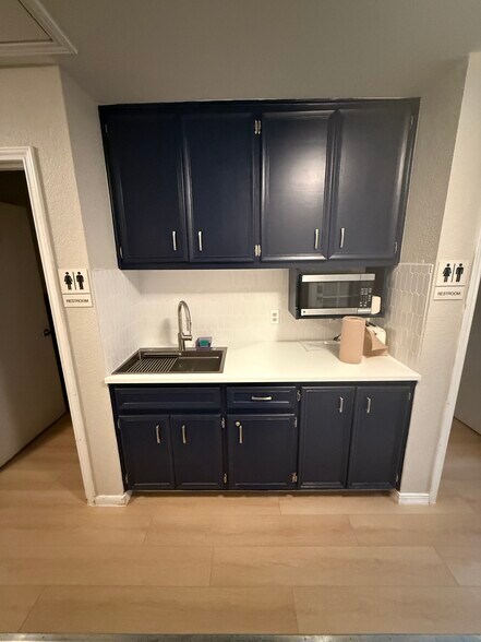 More Photos Of 1011 Meredith Dr, Austin Medical For Sale