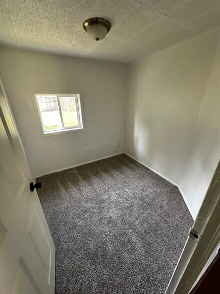 More Photos Of 1355 3rd Ave, Marion Multifamily For Sale