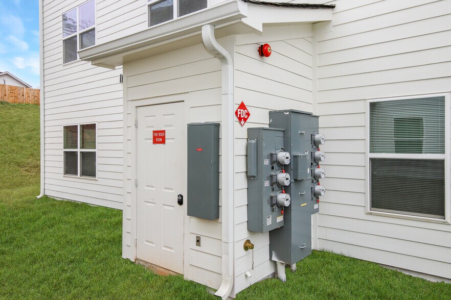 More Photos Of 300 Elm St, Hogansville Apartments For Sale