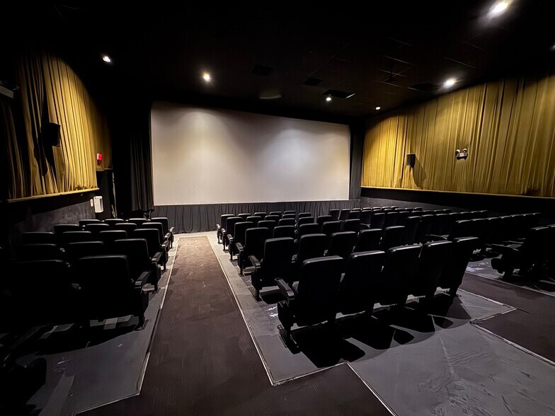 More Photos Of 6738 N Sheridan Rd, Chicago Movie Theatre For Sale