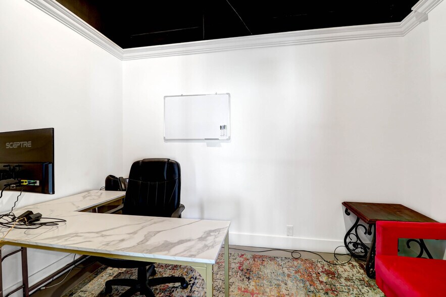 More Photos Of 182-184 E Bay St, Charleston Storefront Retail Office For Sale