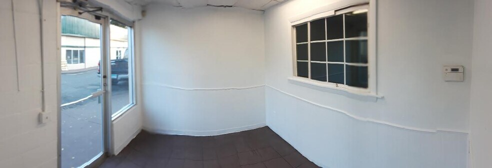 More Photos Of 99 B Winsted Rd, Torrington Unknown For Sale