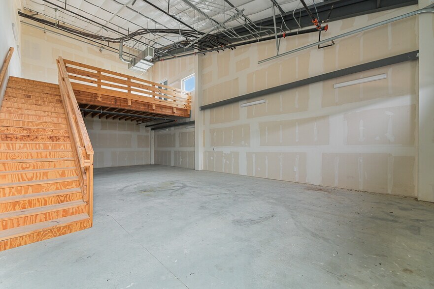 More Photos Of 1009 N Ranch 620 Rd, Lakeway Warehouse For Sale