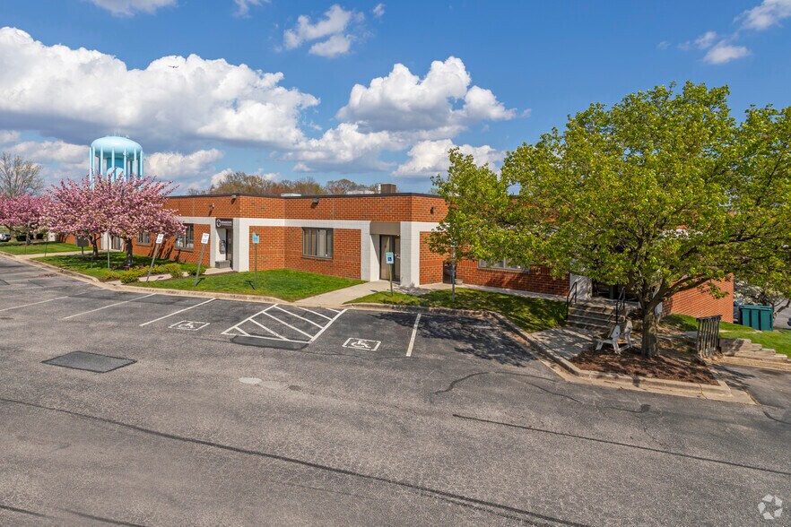 More Photos Of 406 Headquarters Dr, Millersville Flex For Lease