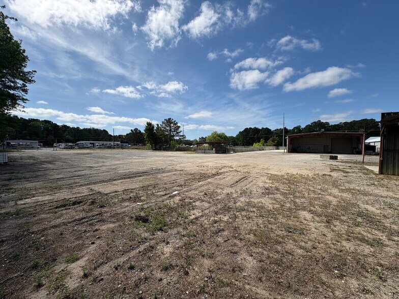 More Photos Of 8008 Dorchester Rd, Charleston Warehouse For Lease