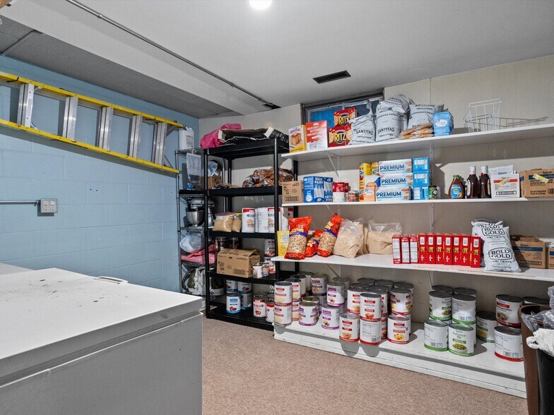 More Photos Of 1017 Laurel St, Marshfield Specialty For Sale