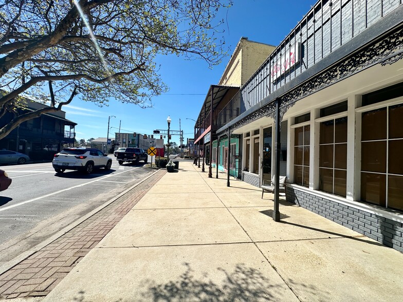More Photos Of 105 N Main St, Atmore Office For Sale
