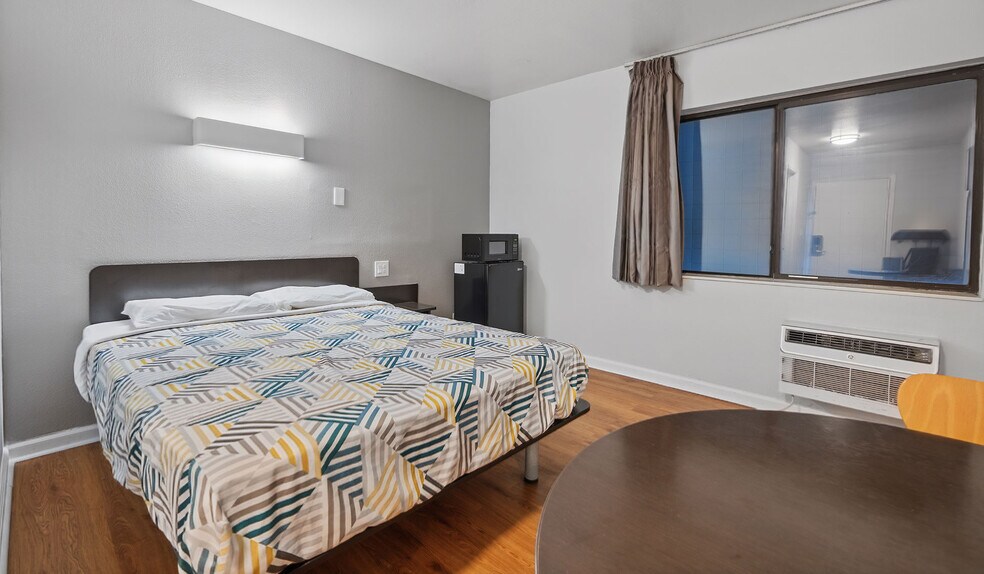 More Photos Of 1600 N Main St, Normal Hotel For Sale