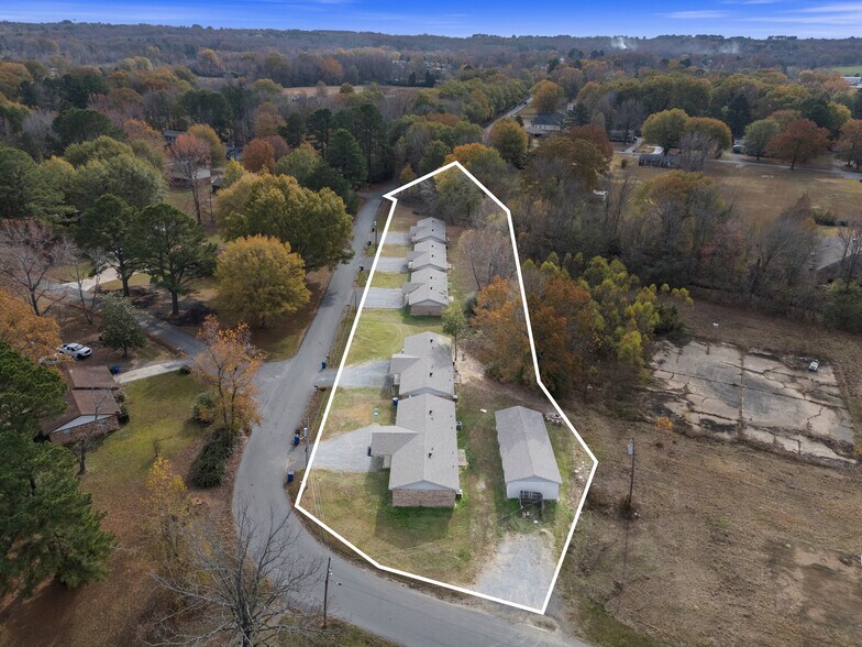 More Photos Of 16 Linder Rd, Greenbrier Apartments For Sale
