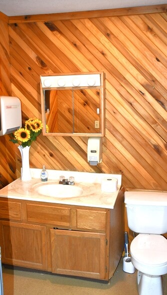 More Photos Of 138 Chestnut St, Marienville General Retail For Sale