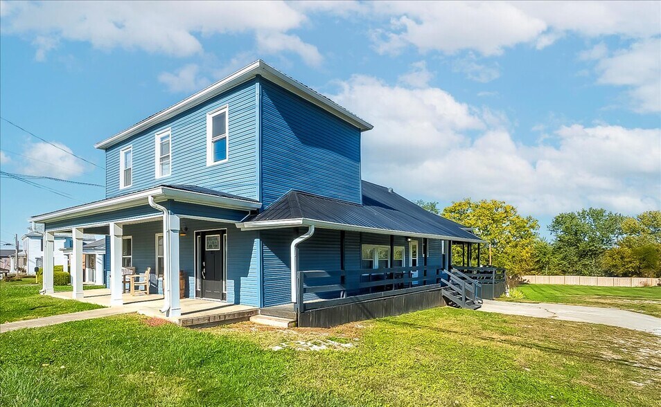 More Photos Of 221 Woodford St, Lawrenceburg Office For Sale