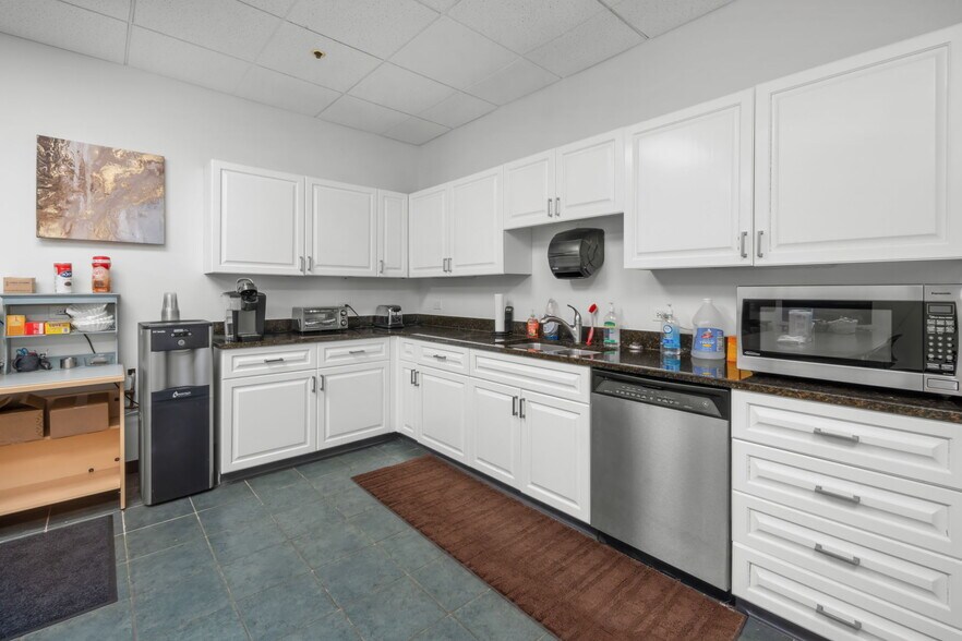 More Photos Of 1477 Barclay Blvd, Buffalo Grove Office For Sale