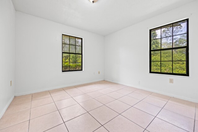 More Photos Of 325 SW Leisure Dr, Lake City Apartments For Sale