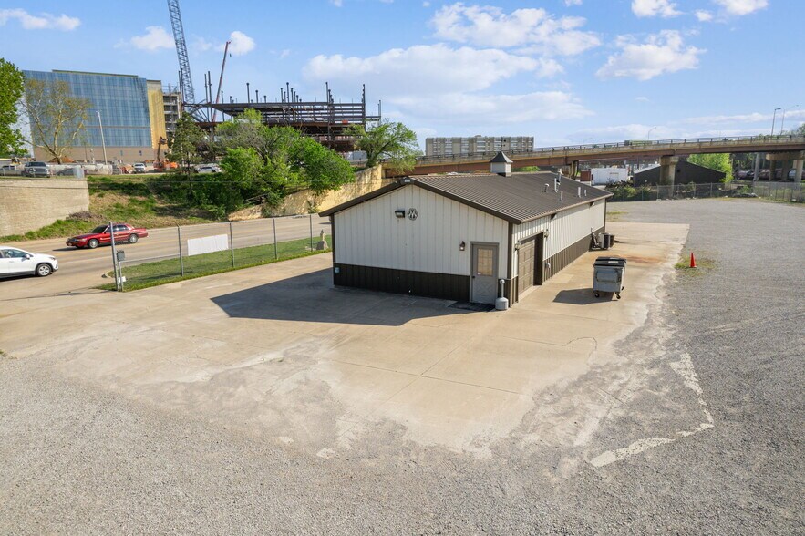 More Photos Of 212 W Heavy Traffic Way, Tulsa Manufacturing For Sale