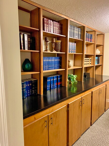 More Photos Of 217 Exchange Ave, Memphis Office For Lease