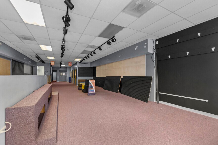 More Photos Of 405 Main St, Woburn Storefront For Lease