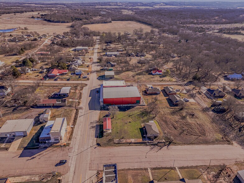 More Photos Of 103 N. Clarady, Wanette Industrial For Sale