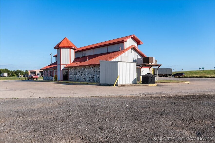More Photos Of 18753 Oklahoma 100, Webbers Falls Restaurant For Sale