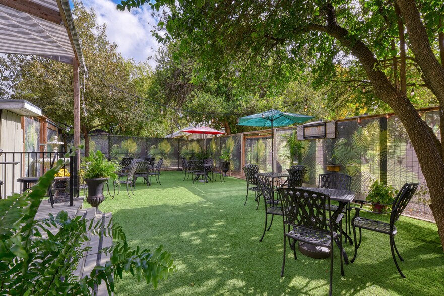 More Photos Of 1102 S Alamo St, San Antonio Storefront Retail Office For Sale