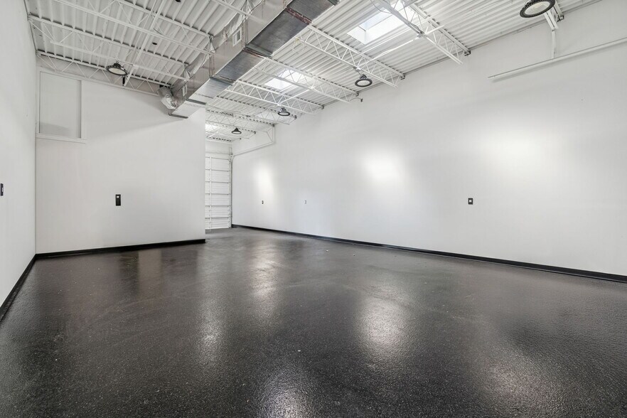 More Photos Of 517 E Venice Ave, Venice Service For Sale