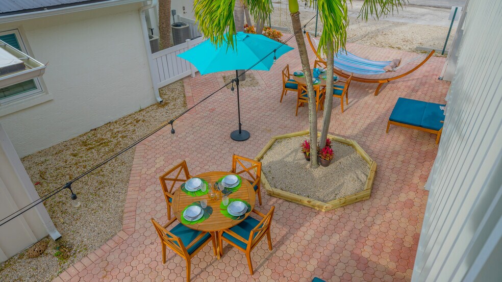 More Photos Of 104 Avenida Veneccia, Siesta Key Multifamily For Sale