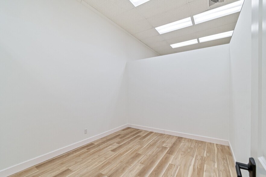 More Photos Of 1202 S James Campbell Blvd, Columbia General Retail For Lease