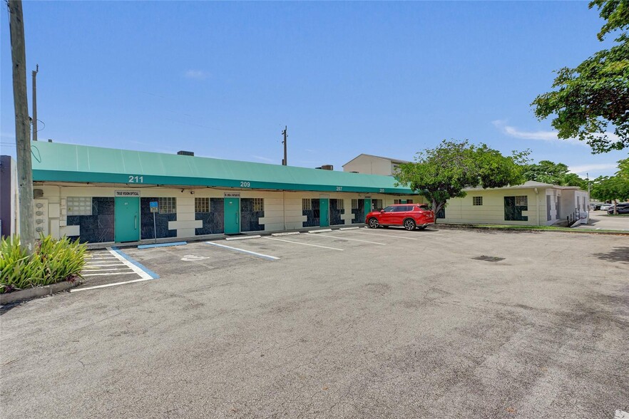 More Photos Of 201-211 E Hallandale Beach Blvd, Hallandale Beach Medical For Lease