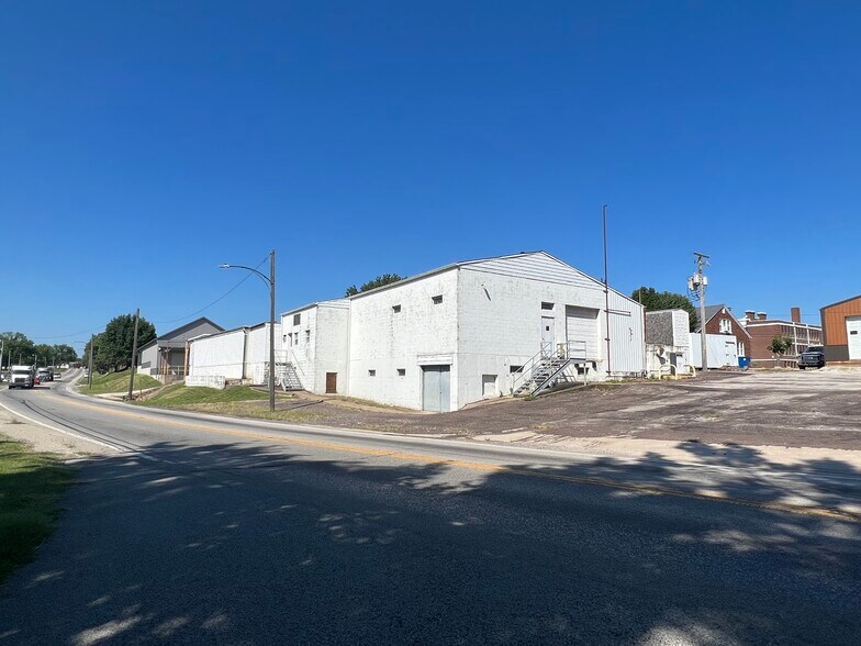 More Photos Of 1915 State St, Chester Manufacturing For Sale