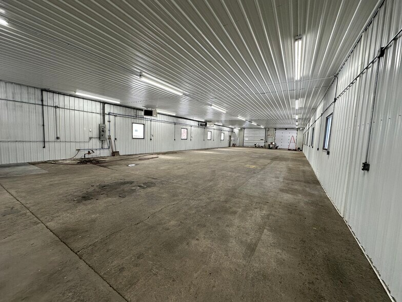 More Photos Of 124 Barlow St, Canastota Industrial For Lease