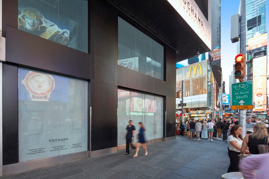 More Photos Of 1540 Broadway, New York Office For Lease