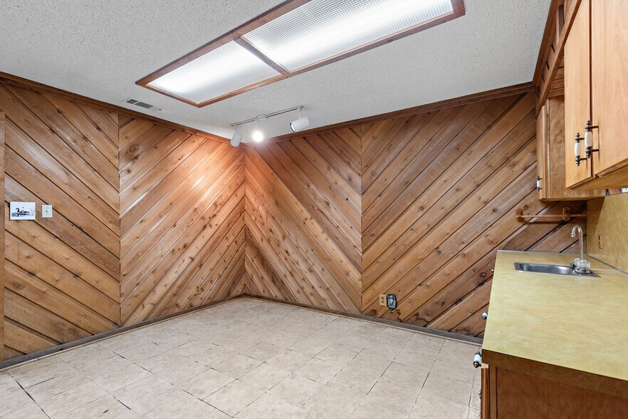 More Photos Of 4200 Henry S Grace Fwy, Wichita Falls Office For Lease