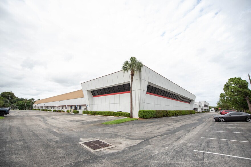 More Photos Of 7788 Central Industrial Dr, Riviera Beach Warehouse For Lease
