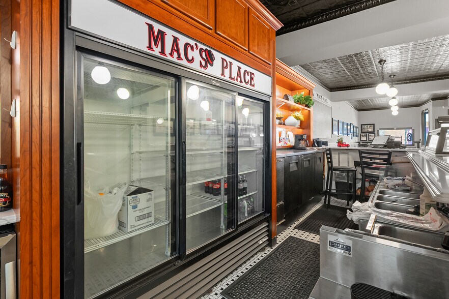 More Photos Of 113 N Farmer St, Otsego Bar For Sale