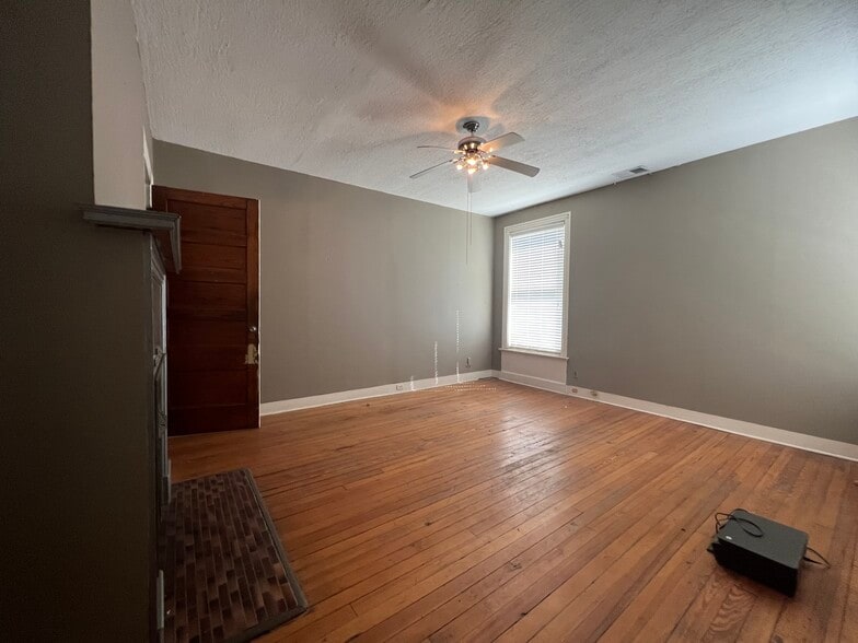 More Photos Of 320 East St, Memphis Office For Sale