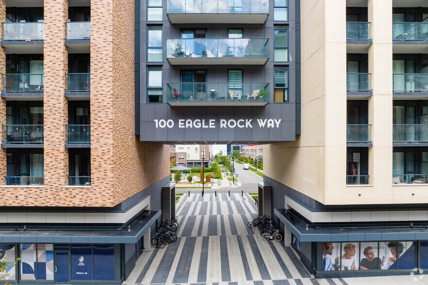 More Photos Of 100 Eagle Rock Way, Vaughan Apartments For Lease